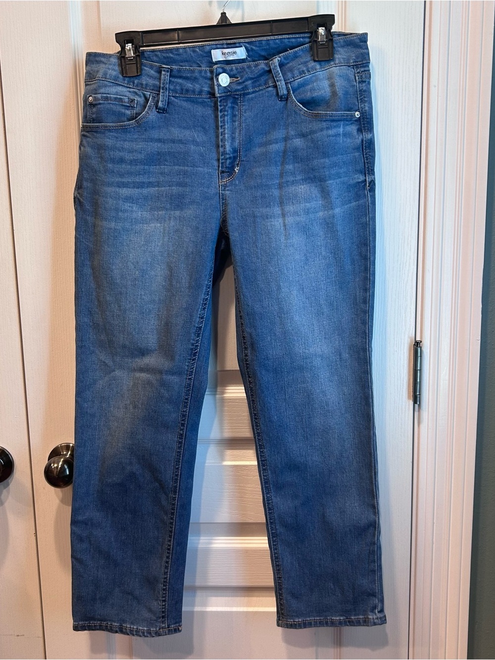 Kensie Women’s Medium Wash Mid Rise Straight Leg Stretch 5-Pocket Jeans Size 10